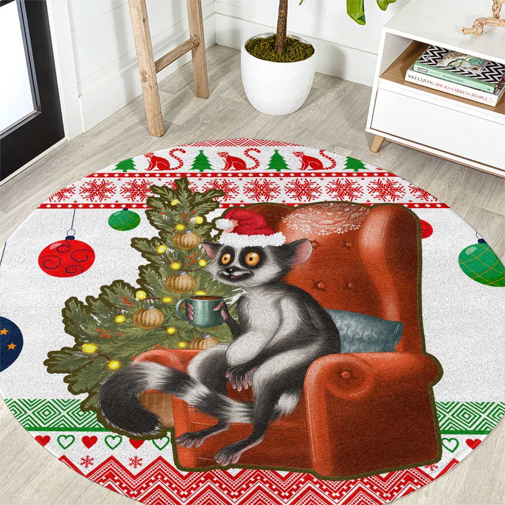 Madagascar Christmas Round Carpet with Lemur Santa Hat Holiday Tree and Festive Pattern - Wonder Print Shop