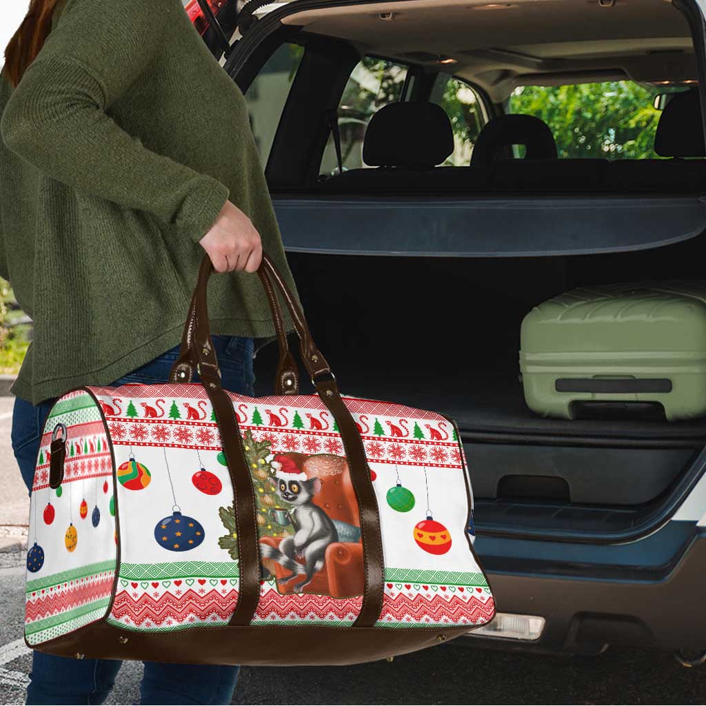 Madagascar Christmas Travel Bag with Lemur Santa Hat Holiday Tree and Festive Pattern - Wonder Print Shop