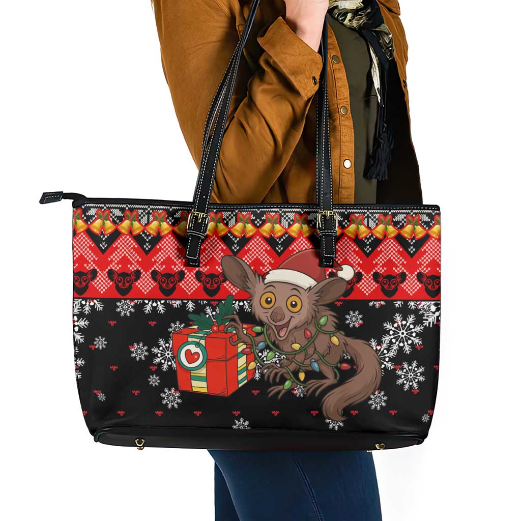 Madagascar Christmas Leather Tote Bag with Aye Aye Lemur Santa Hat Holiday Lights and Gift Box Pattern - Wonder Print Shop