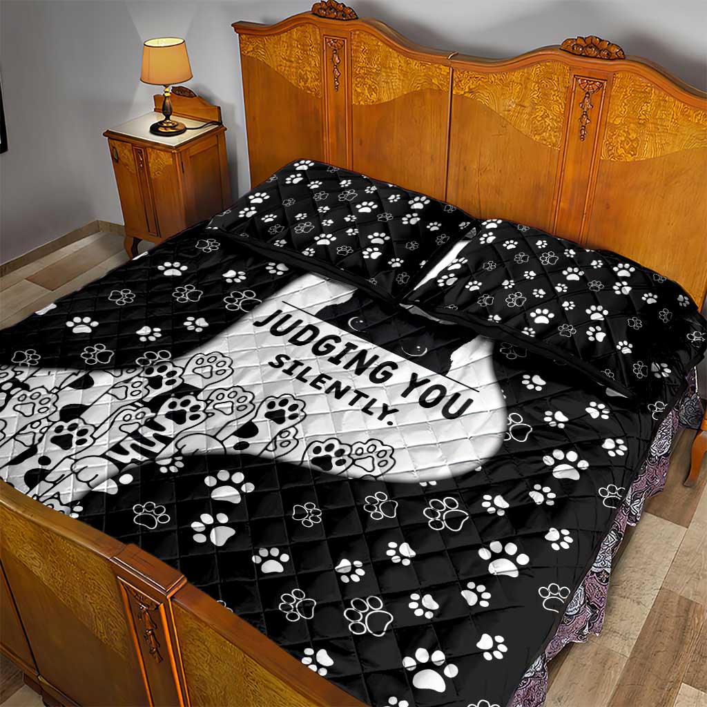 Judging You Silently Quilt Bed Set Black Cat Playful Monochrome Paw Print