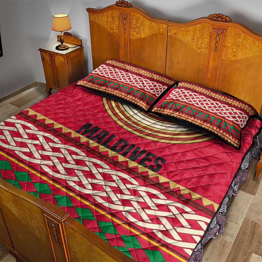 Maldives Tribal Heritage Red Quilt Bed Set with Cultural Geometric Pattern and Island Flag Print
