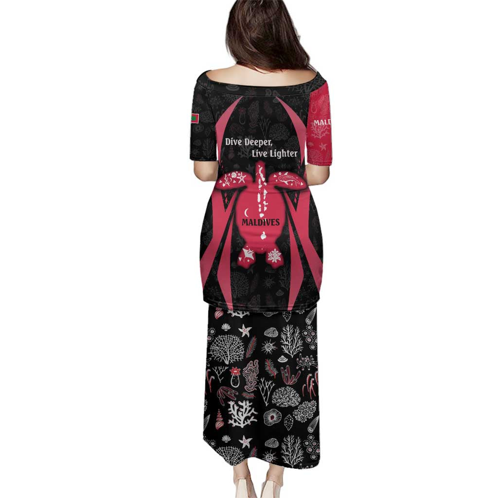 Maldives Dive Turtle Family Matching Puletasi and Hawaiian Shirt with Coral Reef Pattern and Island Spirit Slogan