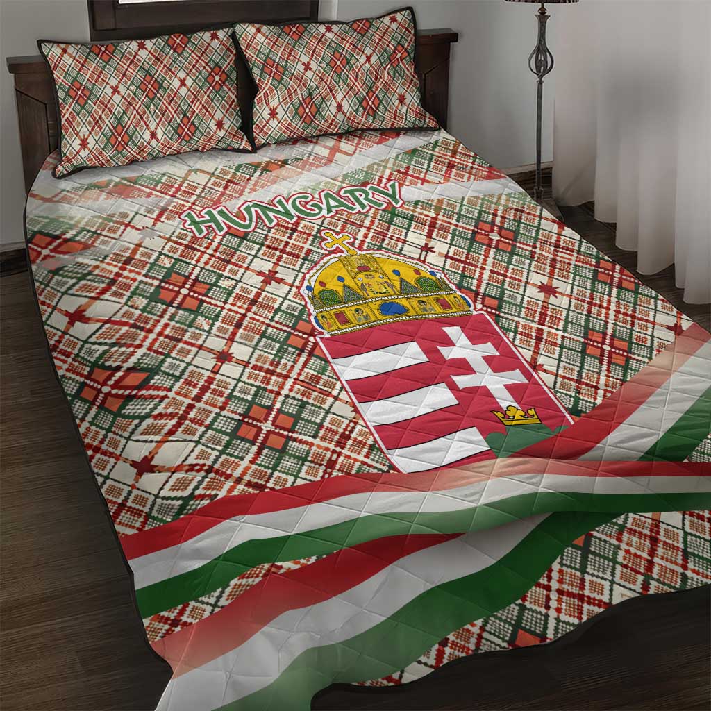 Hungary Christmas Quilt Bed Set with Red Green Plaid Pattern Crown and Double Cross Motif - Wonder Print Shop