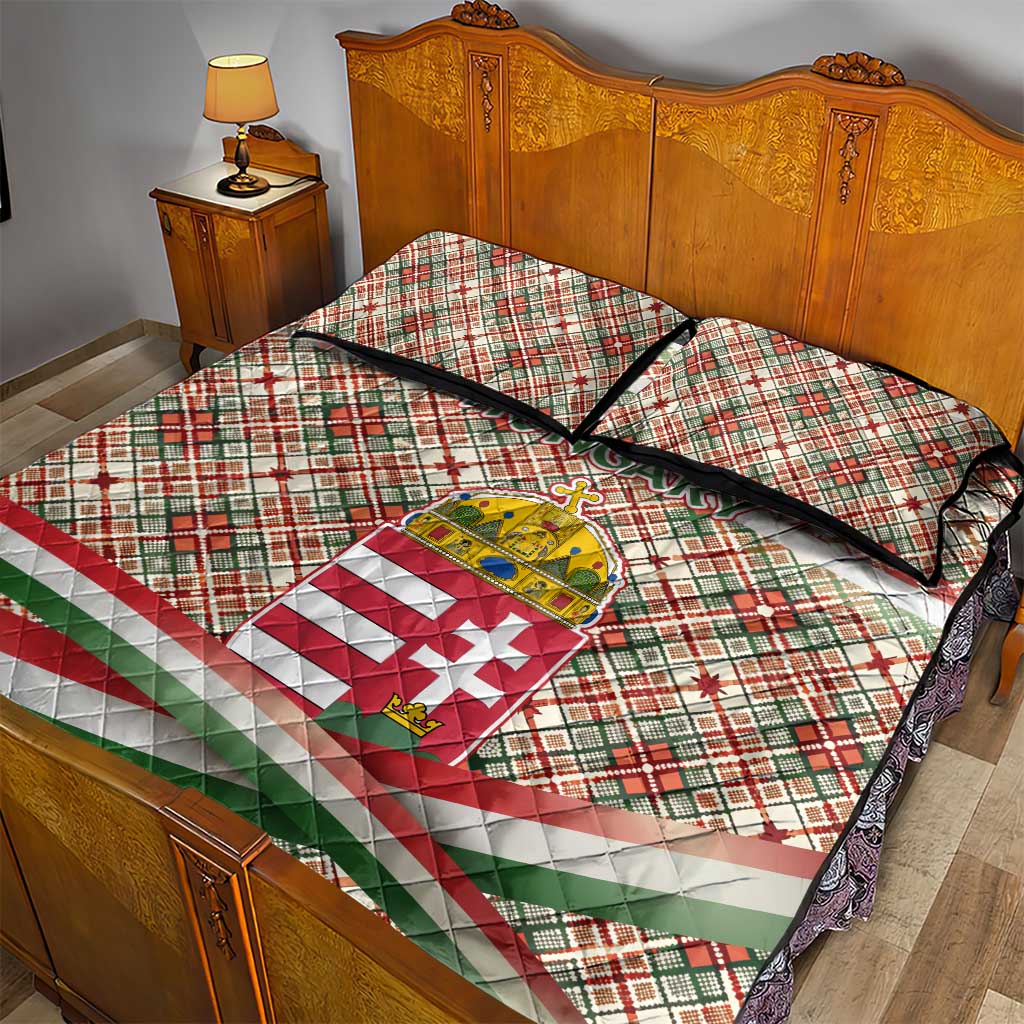 Hungary Christmas Quilt Bed Set with Red Green Plaid Pattern Crown and Double Cross Motif - Wonder Print Shop