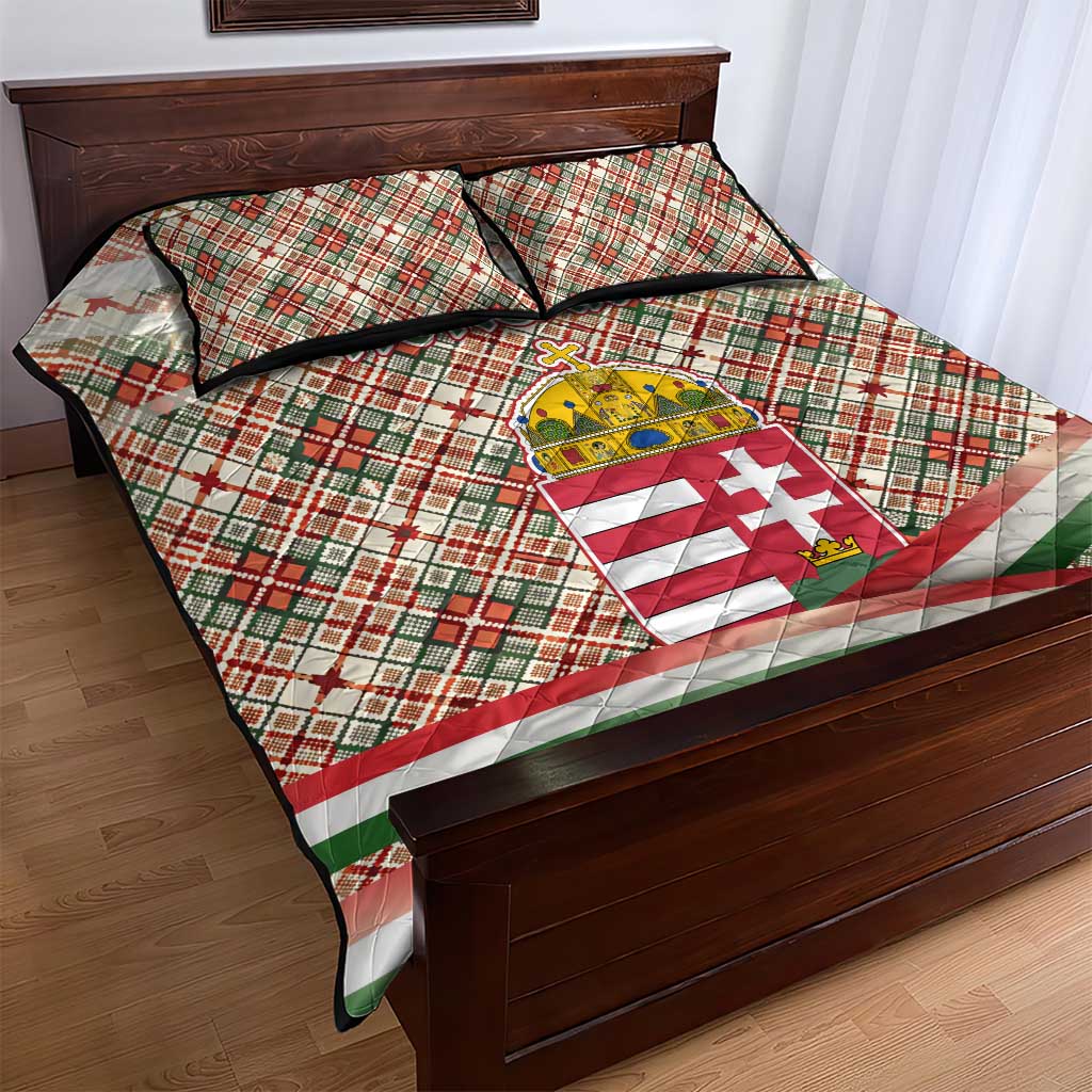 Hungary Christmas Quilt Bed Set with Red Green Plaid Pattern Crown and Double Cross Motif - Wonder Print Shop