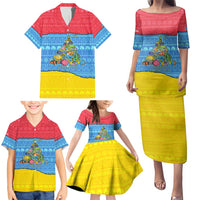 Aruba Christmas Family Matching Puletasi and Hawaiian Shirt with Fish Christmas Tree Aruba Flag and Red Blue Yellow Tropical Pattern Design - Wonder Print Shop