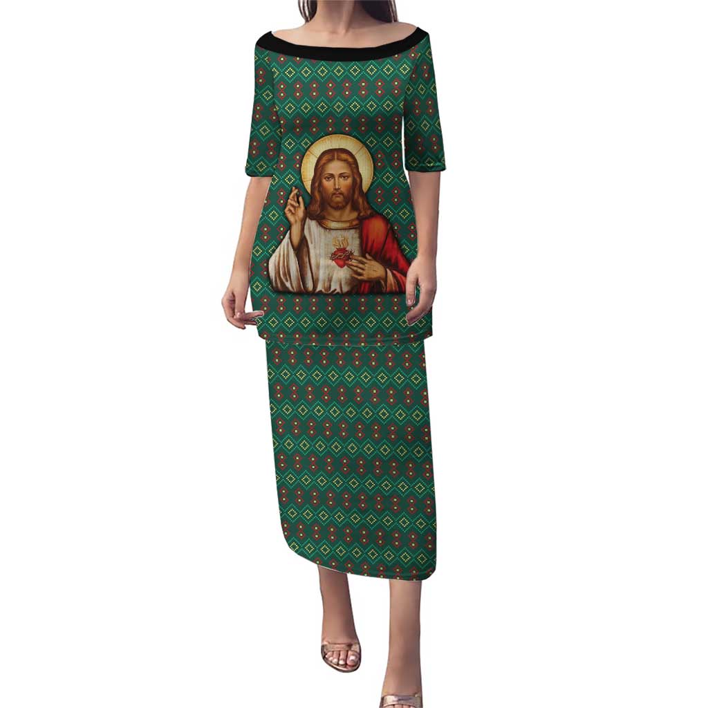 Sacred Heart Jesus Christmas Family Matching Puletasi and Hawaiian Shirt with Festive Green Knit Pattern - Wonder Print Shop