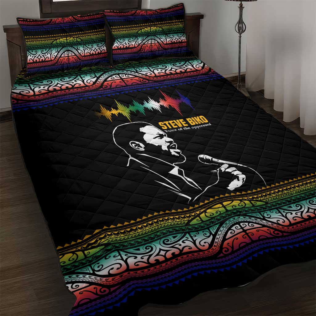 Steve Biko Quilt Bed Set with Microphone Portrait, Black Consciousness Quote and Vibrant Ethnic Wave - Wonder Print Shop