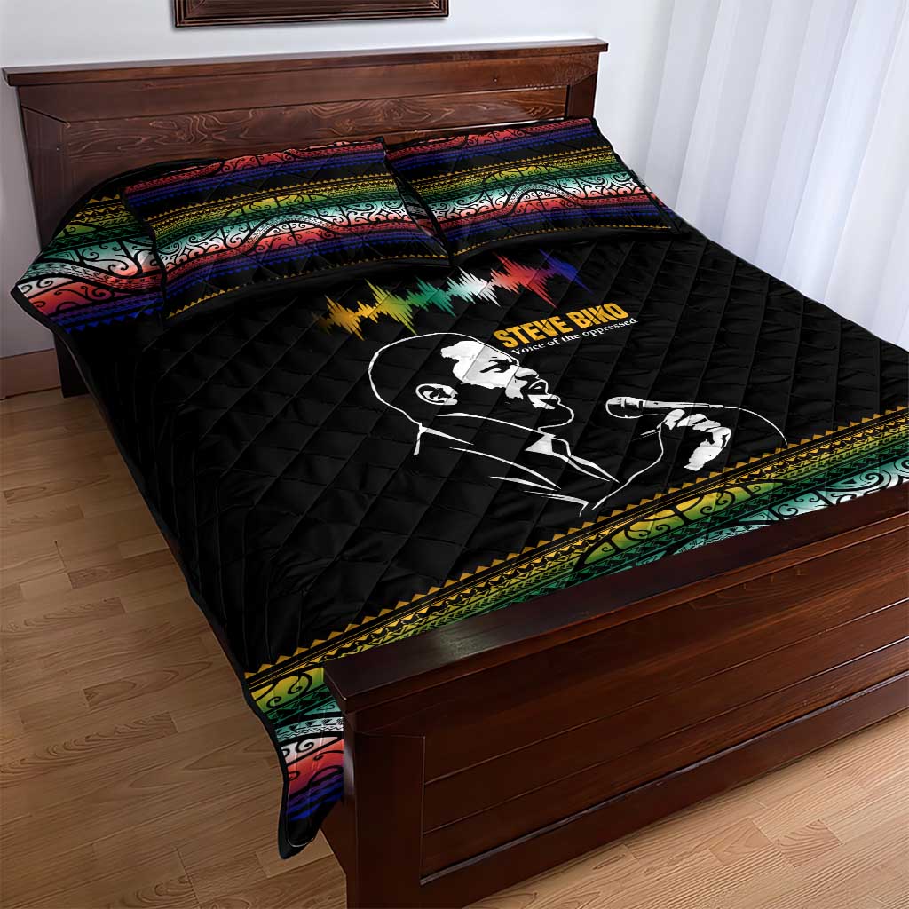 Steve Biko Quilt Bed Set with Microphone Portrait, Black Consciousness Quote and Vibrant Ethnic Wave - Wonder Print Shop