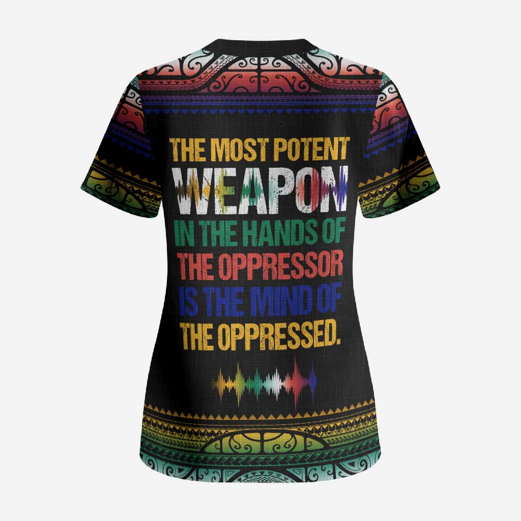 Steve Biko Scrub Top with Microphone Portrait, Black Consciousness Quote and Vibrant Ethnic Wave - Wonder Print Shop
