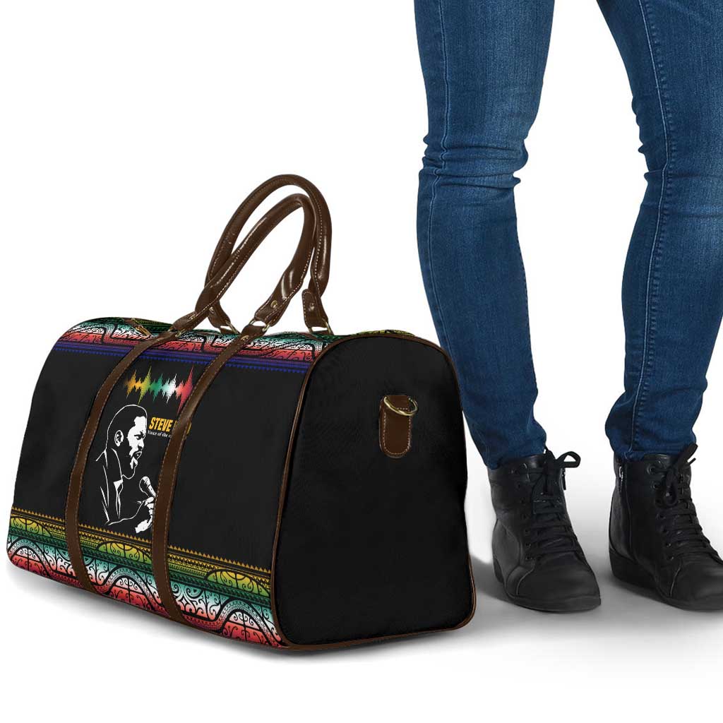 Steve Biko Travel Bag with Microphone Portrait, Black Consciousness Quote and Vibrant Ethnic Wave - Wonder Print Shop