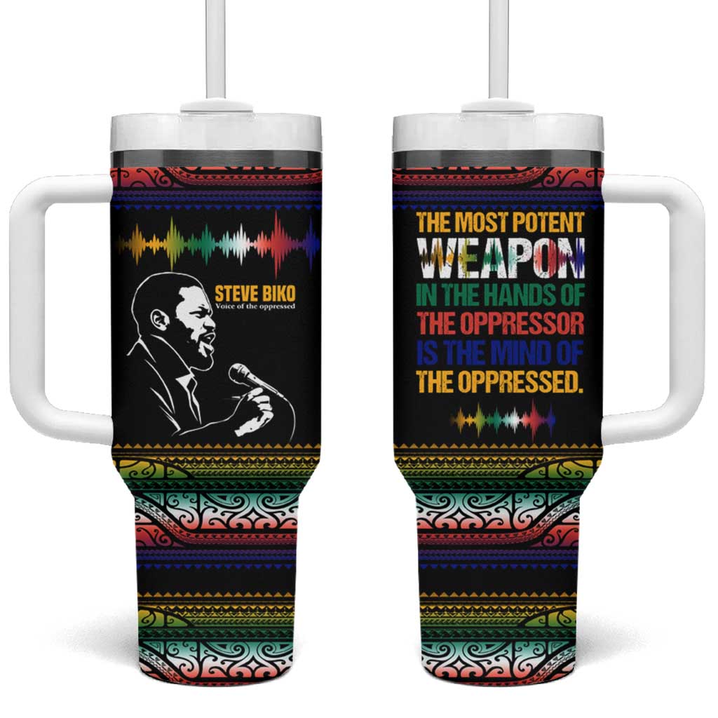 Steve Biko Tumbler With Handle with Microphone Portrait, Black Consciousness Quote and Vibrant Ethnic Wave - Wonder Print Shop
