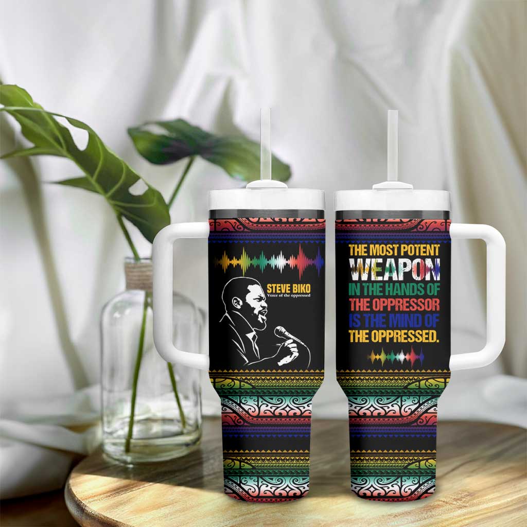 Steve Biko Tumbler With Handle with Microphone Portrait, Black Consciousness Quote and Vibrant Ethnic Wave - Wonder Print Shop