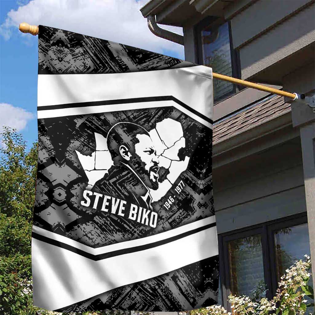 Steve Biko Garden Flag with Monochrome Portrait, Ideas Do Not Die Quote - Wonder Print Shop