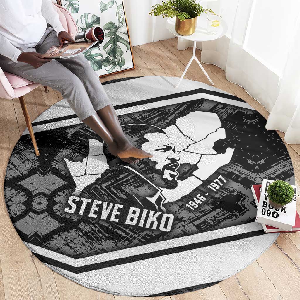 Steve Biko Round Carpet with Monochrome Portrait, Ideas Do Not Die Quote - Wonder Print Shop