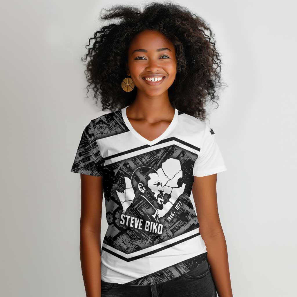 Steve Biko Women V-Neck T-Shirt with Monochrome Portrait, Ideas Do Not Die Quote - Wonder Print Shop
