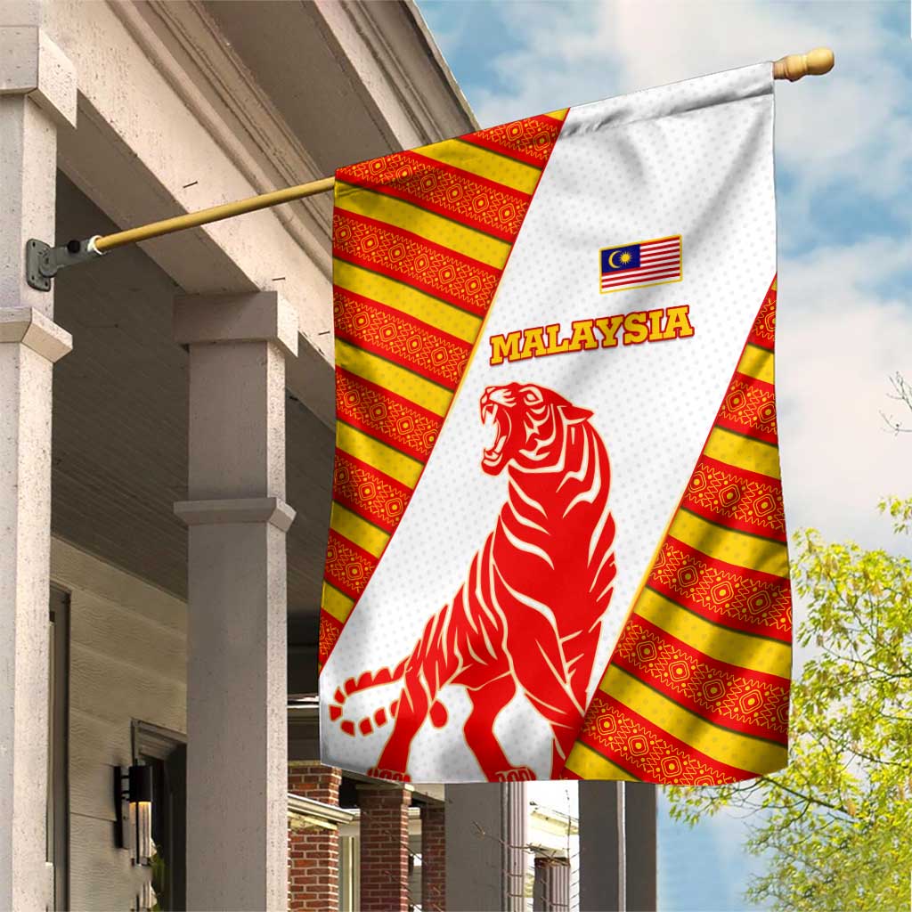 Malaysia National Crest Garden Flag with Red Tiger and Traditional Batik Yellow White