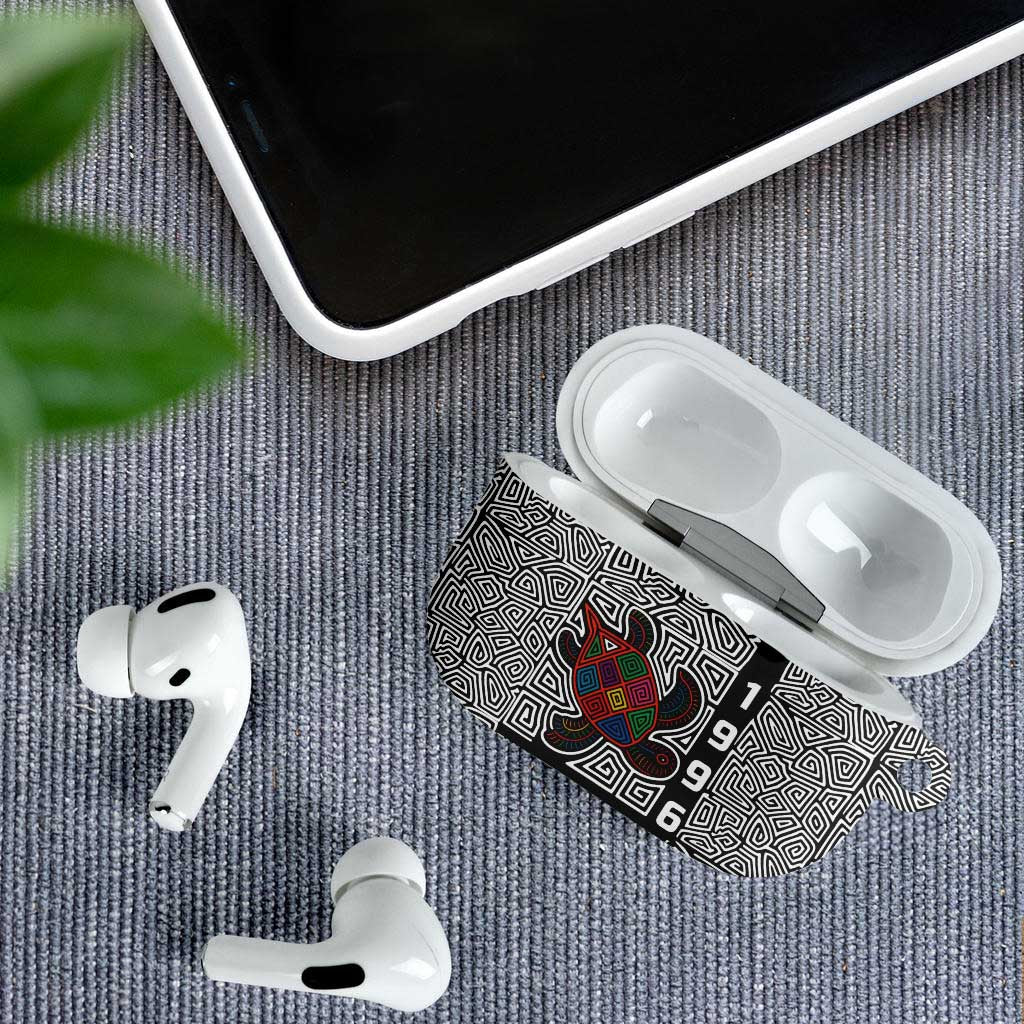 Indigenous Regions of Panama Guna de Madungandí AirPods Case with Colorful Turtle and Black White Geometric Pattern - Wonder Print Shop