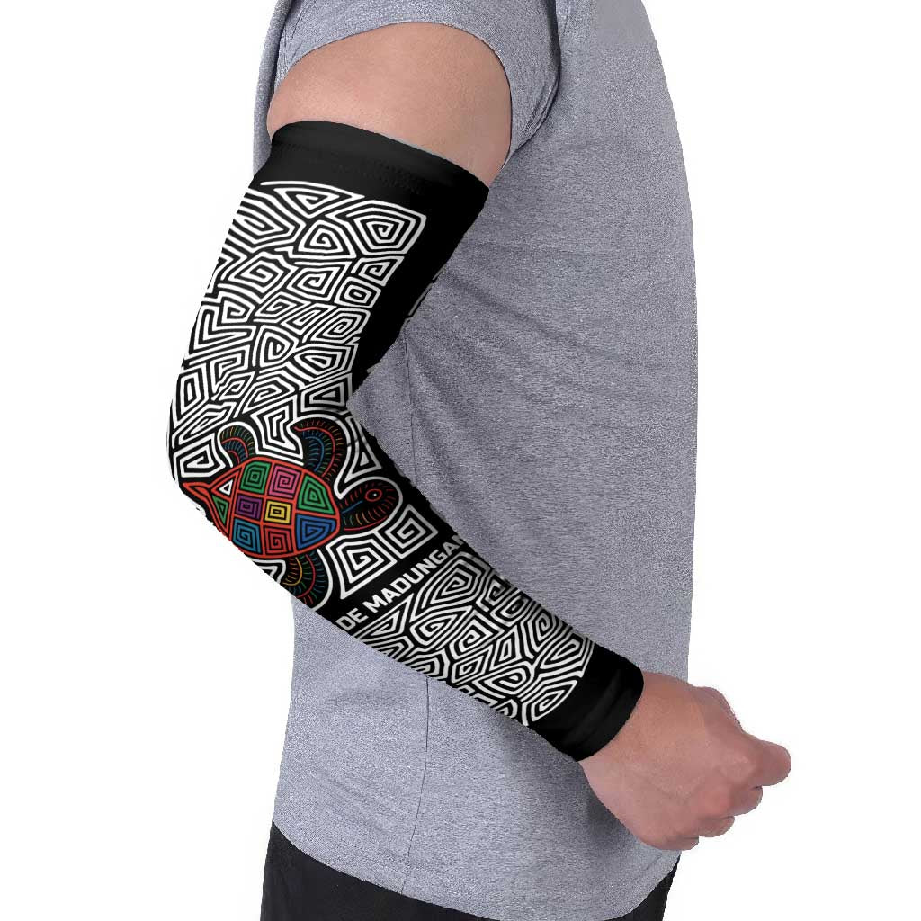Indigenous Regions of Panama Guna de Madungandí Arm Sleeves with Colorful Turtle and Black White Geometric Pattern - Wonder Print Shop