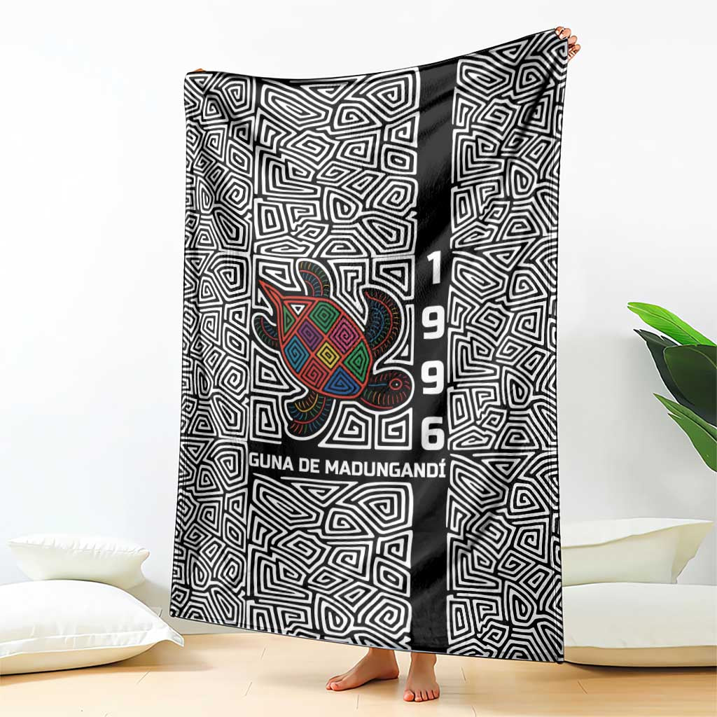 Indigenous Regions of Panama Guna de Madungandí Blanket with Colorful Turtle and Black White Geometric Pattern - Wonder Print Shop