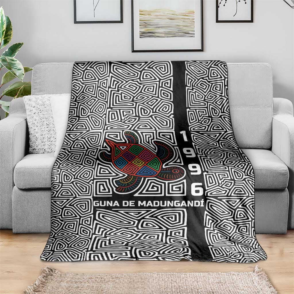 Indigenous Regions of Panama Guna de Madungandí Blanket with Colorful Turtle and Black White Geometric Pattern - Wonder Print Shop