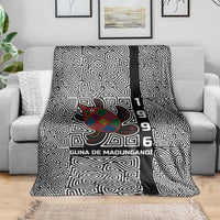 Indigenous Regions of Panama Guna de Madungandí Blanket with Colorful Turtle and Black White Geometric Pattern - Wonder Print Shop