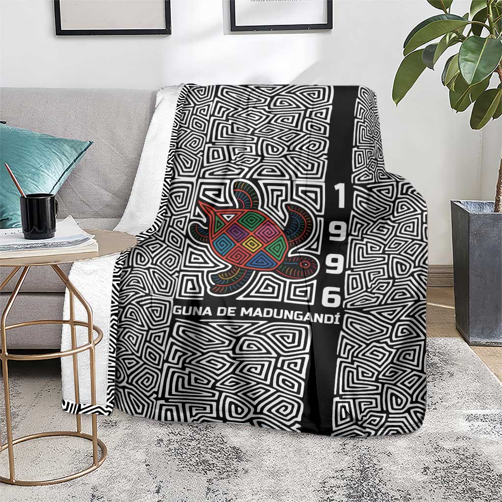 Indigenous Regions of Panama Guna de Madungandí Blanket with Colorful Turtle and Black White Geometric Pattern - Wonder Print Shop