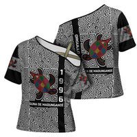 Indigenous Regions of Panama Guna de Madungandí Cross Shoulder Shirt with Colorful Turtle and Black White Geometric Pattern - Wonder Print Shop