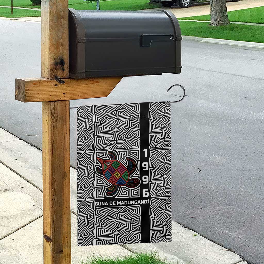 Indigenous Regions of Panama Guna de Madungandí Garden Flag with Colorful Turtle and Black White Geometric Pattern - Wonder Print Shop