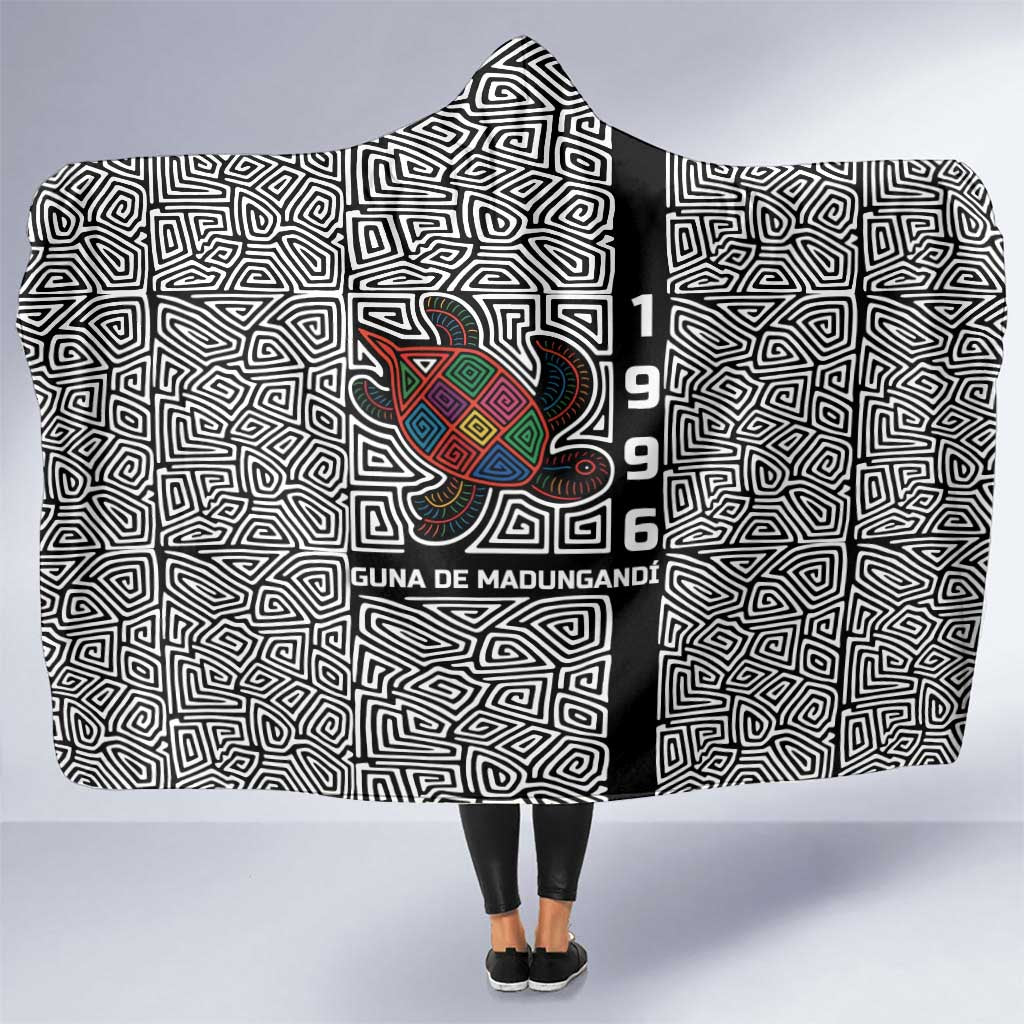 Indigenous Regions of Panama Guna de Madungandí Hooded Blanket with Colorful Turtle and Black White Geometric Pattern - Wonder Print Shop