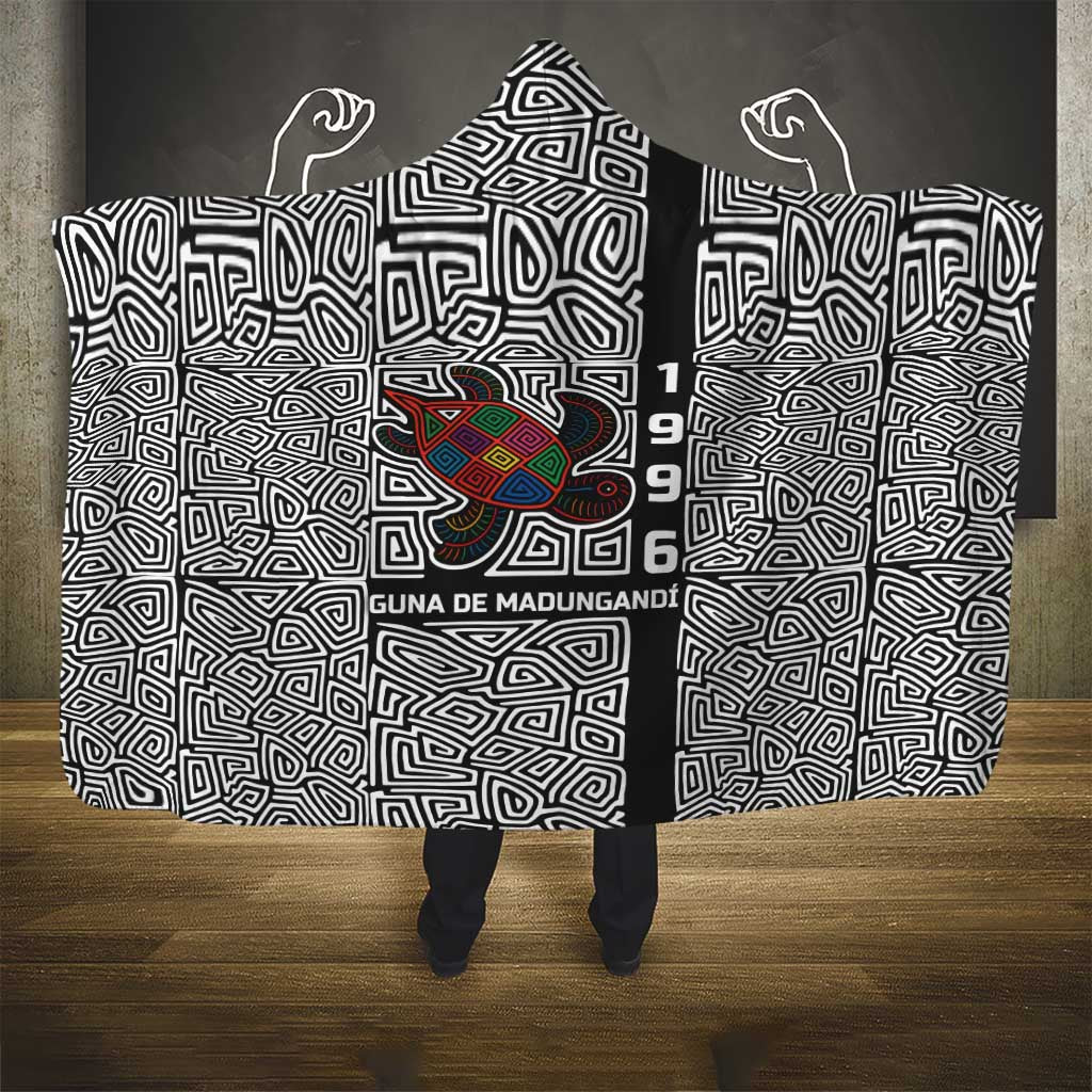 Indigenous Regions of Panama Guna de Madungandí Hooded Blanket with Colorful Turtle and Black White Geometric Pattern - Wonder Print Shop