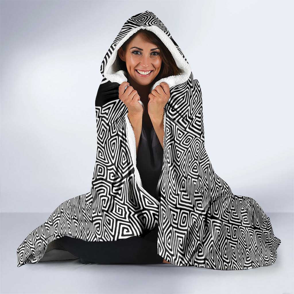 Indigenous Regions of Panama Guna de Madungandí Hooded Blanket with Colorful Turtle and Black White Geometric Pattern - Wonder Print Shop