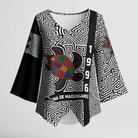Indigenous Regions of Panama Guna de Madungandí Kimono Sleeve Blouse with Colorful Turtle and Black White Geometric Pattern - Wonder Print Shop