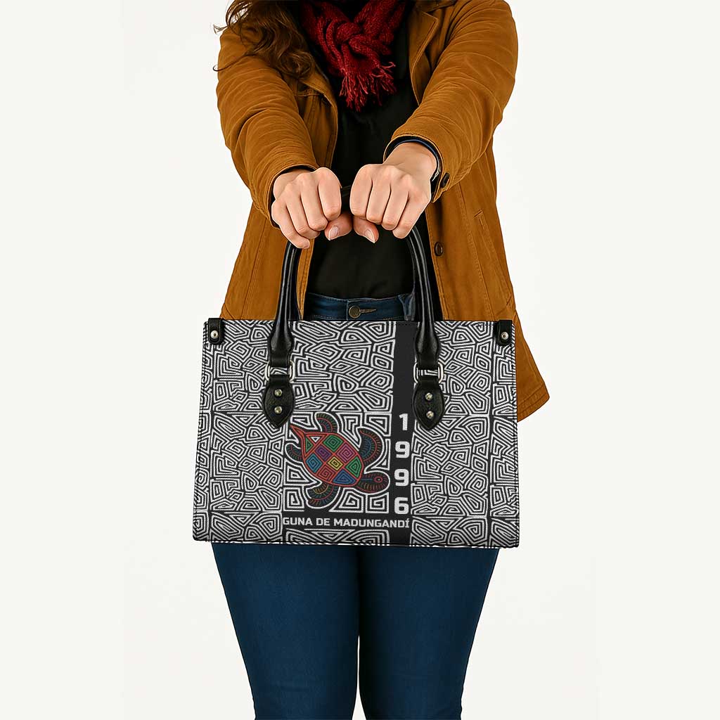 Indigenous Regions of Panama Guna de Madungandí Leather Bag with Colorful Turtle and Black White Geometric Pattern - Wonder Print Shop