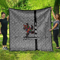 Indigenous Regions of Panama Guna de Madungandí Quilt with Colorful Turtle and Black White Geometric Pattern - Wonder Print Shop