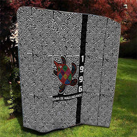 Indigenous Regions of Panama Guna de Madungandí Quilt with Colorful Turtle and Black White Geometric Pattern - Wonder Print Shop