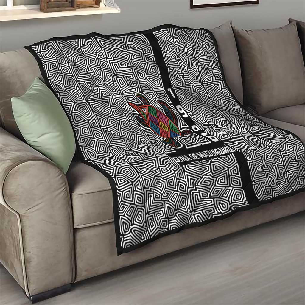 Indigenous Regions of Panama Guna de Madungandí Quilt with Colorful Turtle and Black White Geometric Pattern - Wonder Print Shop