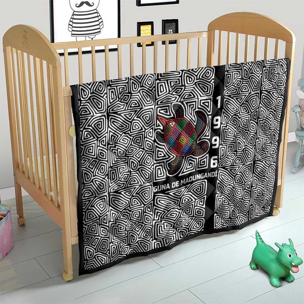 Indigenous Regions of Panama Guna de Madungandí Quilt with Colorful Turtle and Black White Geometric Pattern - Wonder Print Shop