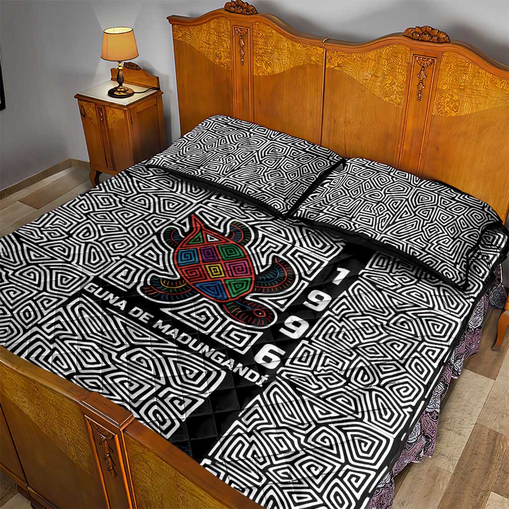 Indigenous Regions of Panama Guna de Madungandí Quilt Bed Set with Colorful Turtle and Black White Geometric Pattern - Wonder Print Shop