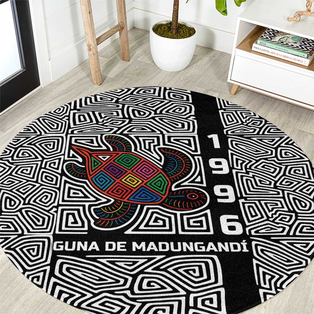 Indigenous Regions of Panama Guna de Madungandí Round Carpet with Colorful Turtle and Black White Geometric Pattern - Wonder Print Shop