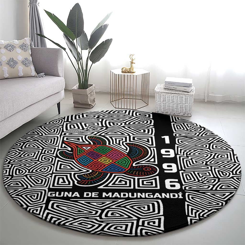 Indigenous Regions of Panama Guna de Madungandí Round Carpet with Colorful Turtle and Black White Geometric Pattern - Wonder Print Shop