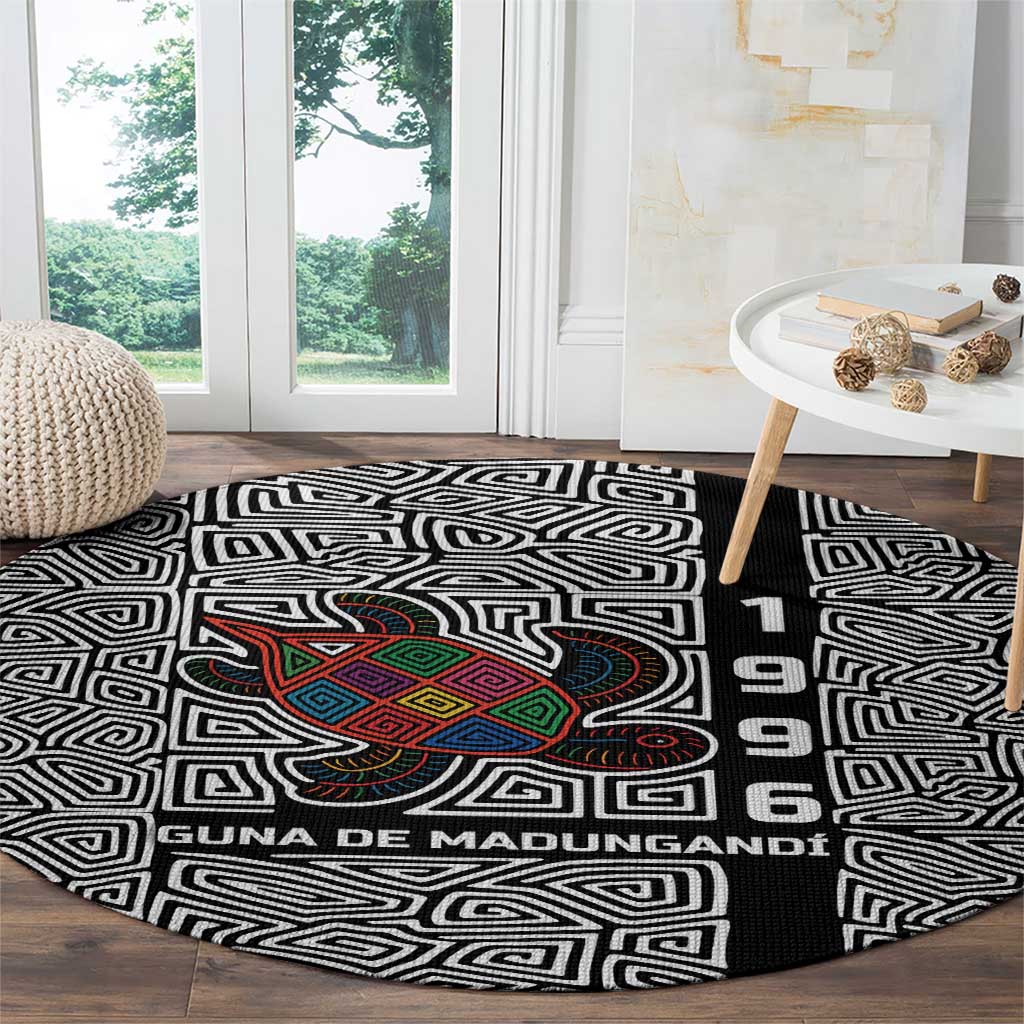 Indigenous Regions of Panama Guna de Madungandí Round Carpet with Colorful Turtle and Black White Geometric Pattern - Wonder Print Shop