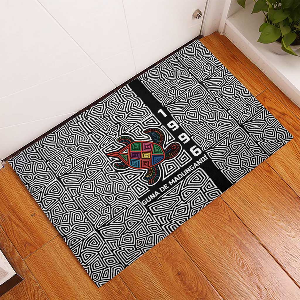 Indigenous Regions of Panama Guna de Madungandí Rubber Doormat with Colorful Turtle and Black White Geometric Pattern - Wonder Print Shop