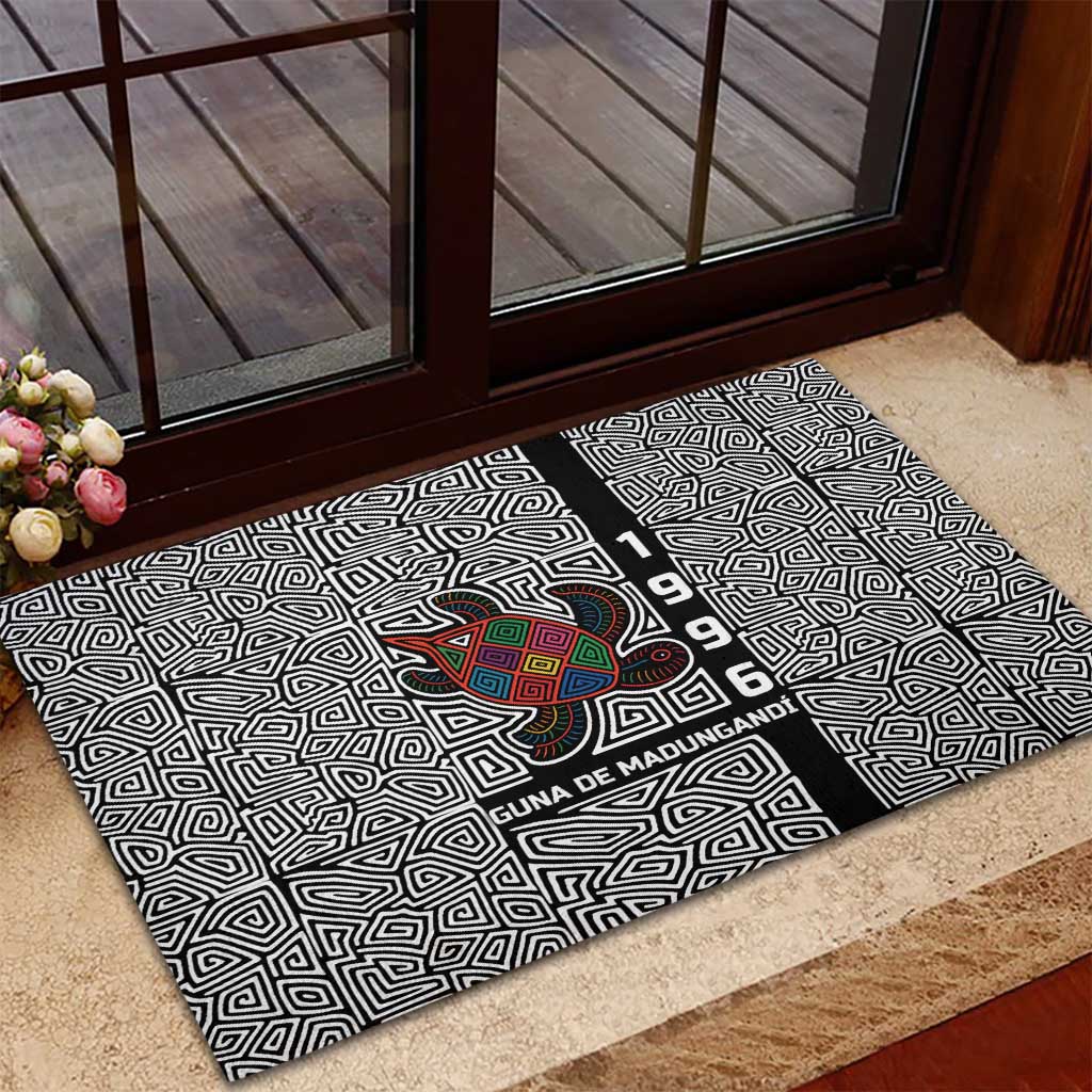 Indigenous Regions of Panama Guna de Madungandí Rubber Doormat with Colorful Turtle and Black White Geometric Pattern - Wonder Print Shop