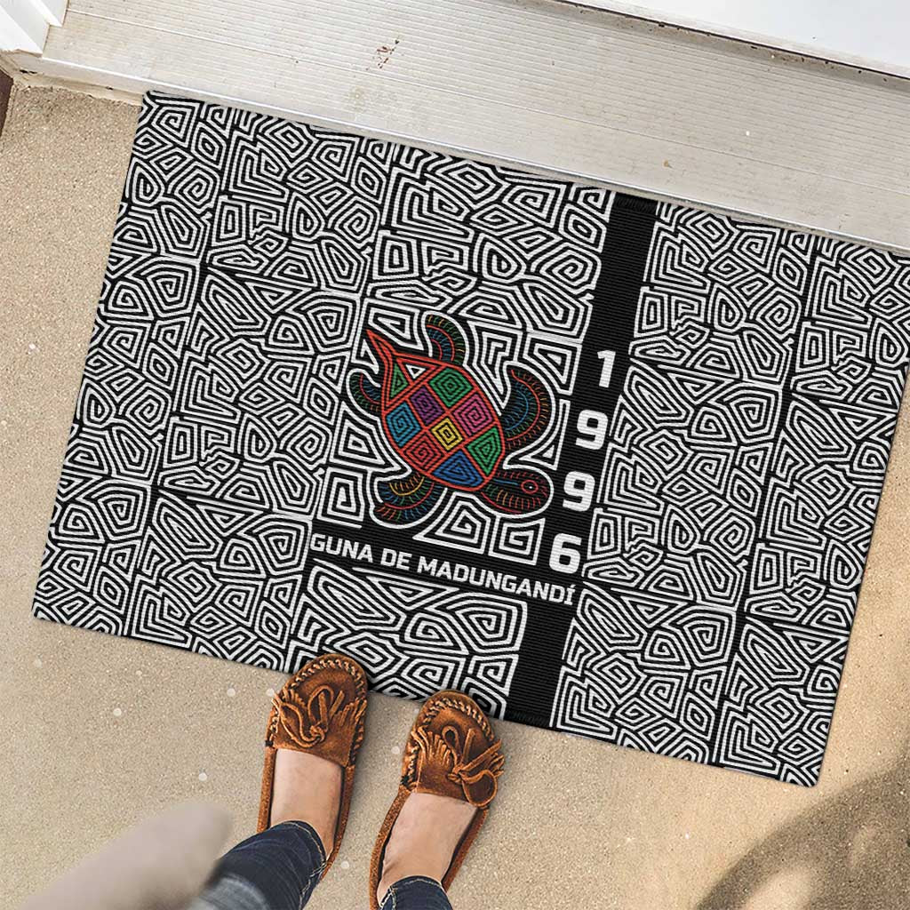 Indigenous Regions of Panama Guna de Madungandí Rubber Doormat with Colorful Turtle and Black White Geometric Pattern - Wonder Print Shop