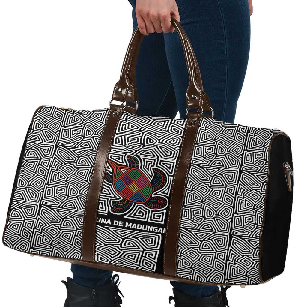 Indigenous Regions of Panama Guna de Madungandí Travel Bag with Colorful Turtle and Black White Geometric Pattern - Wonder Print Shop