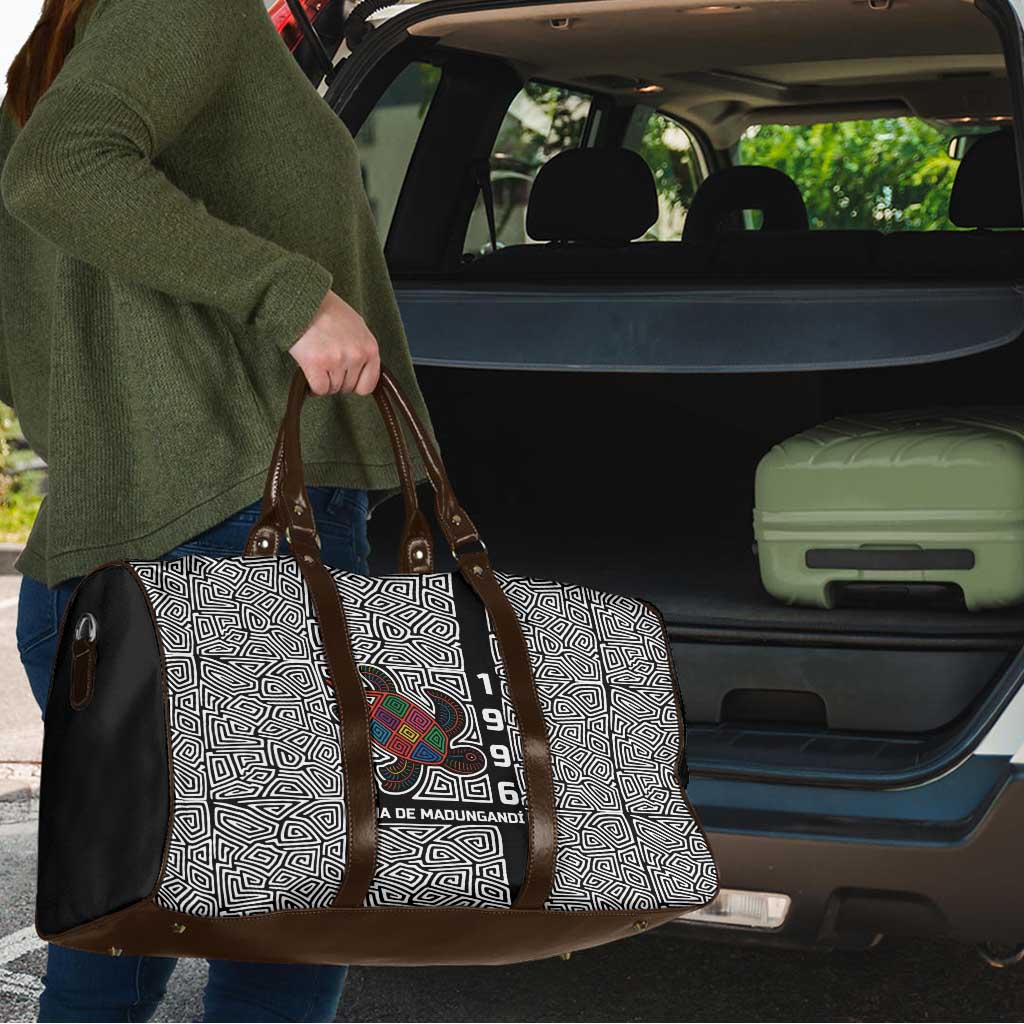 Indigenous Regions of Panama Guna de Madungandí Travel Bag with Colorful Turtle and Black White Geometric Pattern - Wonder Print Shop