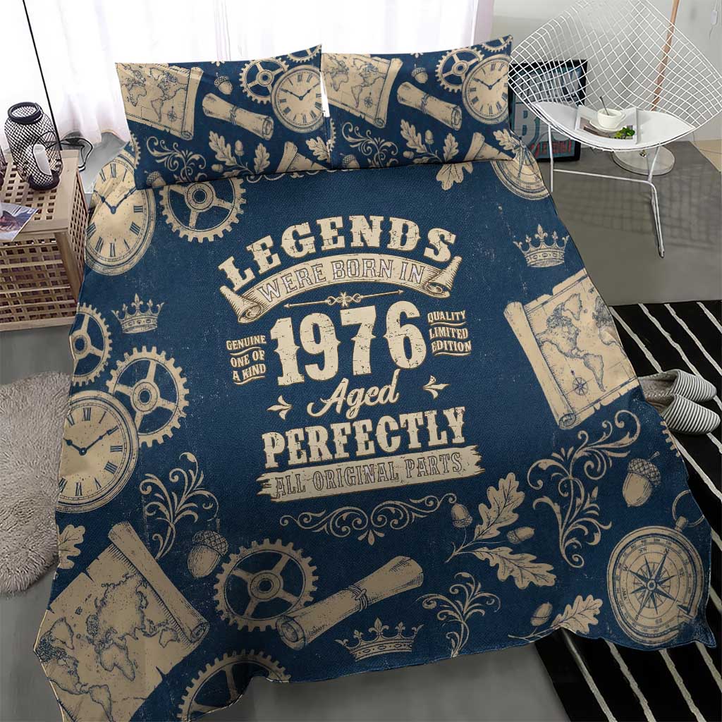 Legend 1976 Vintage Gears and Scrolls Design Bedding Set with Crown Motif in Classic Blue and Beige Retro