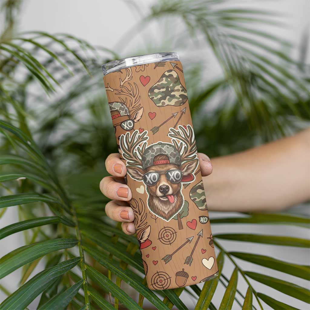 Valentine Buck Skinny Tumbler with Camo Cap and XOXO Pattern Retro Hunting