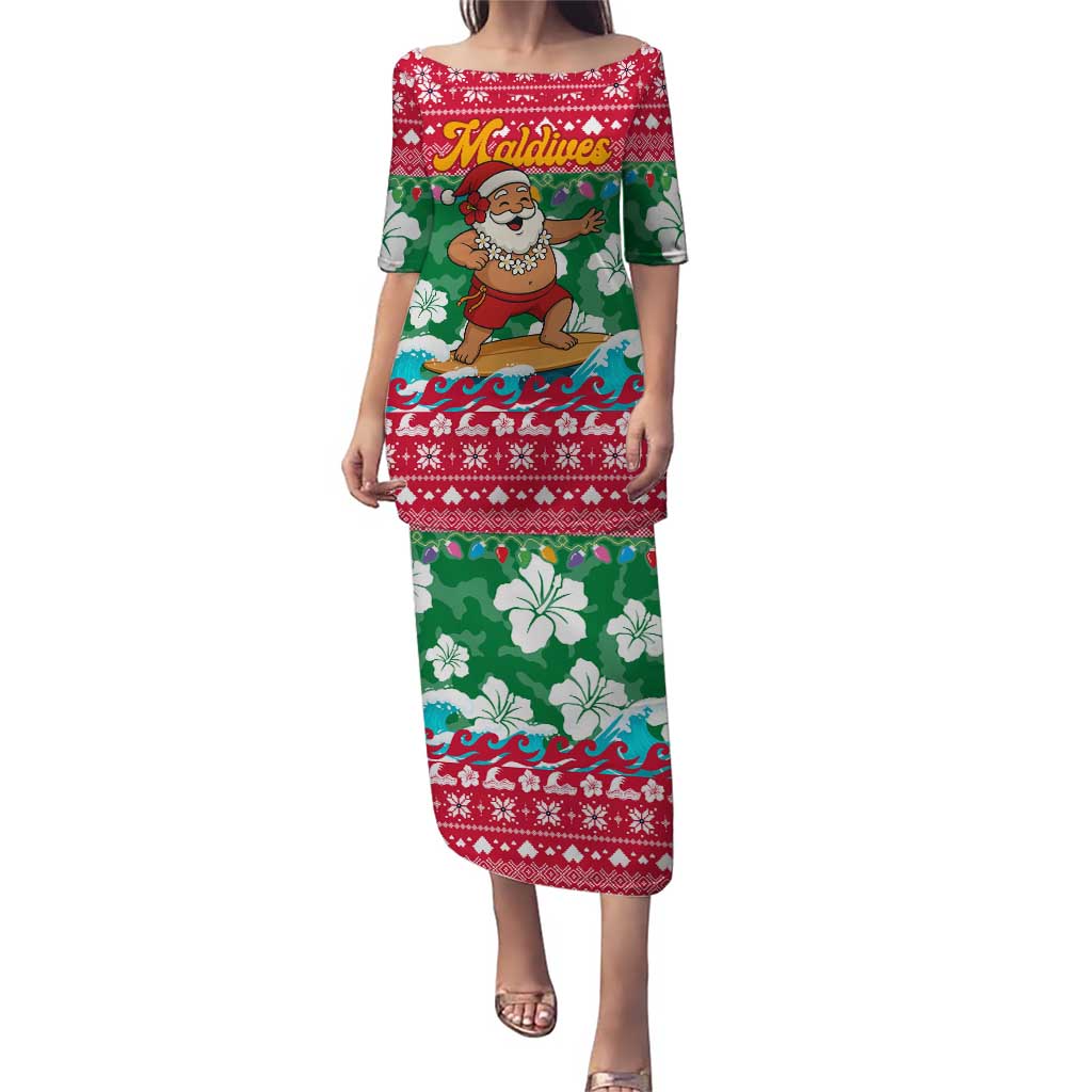 Maldives Christmas Puletasi with Surfing Santa Claus Tropical Flowers and Holiday Wave - Wonder Print Shop